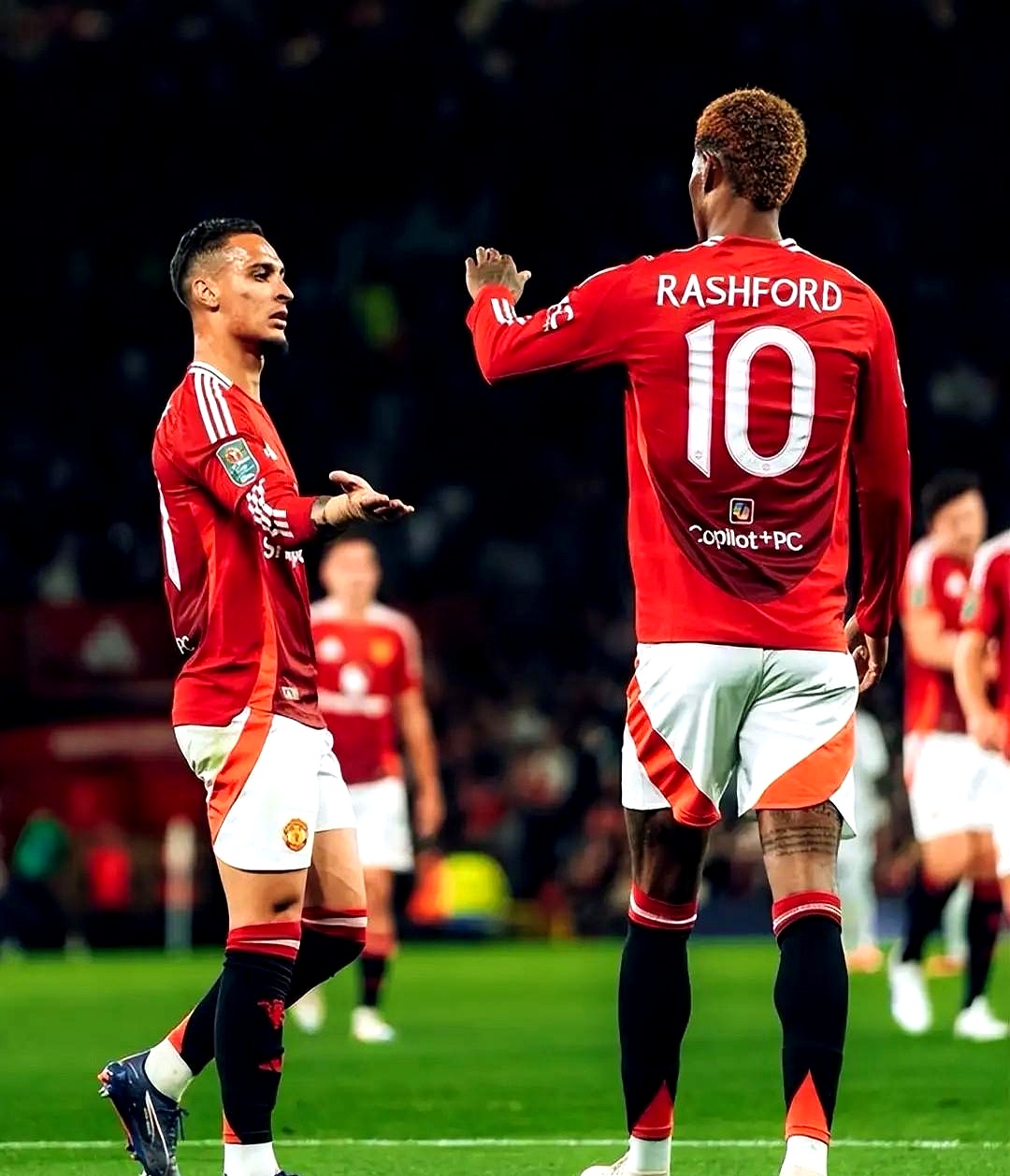 壹号娱乐- 曼联带队取胜!,纳达尔重要时刻战术调整赛场气氛高涨