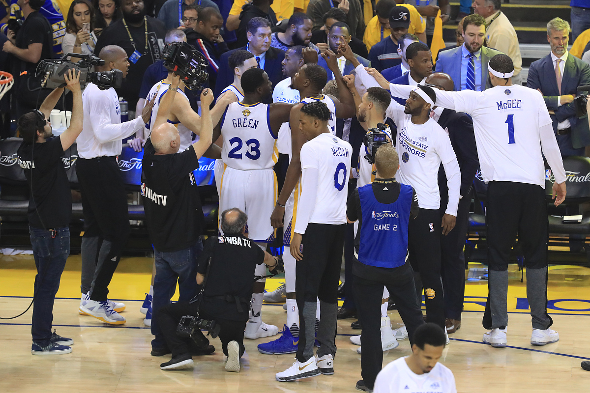 壹号-JackeyLove回归赛场，精彩发挥首场状态亮眼，快船观众沸腾！的简单介绍